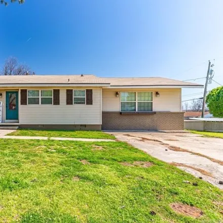 Buy this 3 bed house on 1605 South 8th Street in Paragould, AR 72450