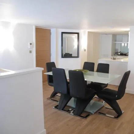 Image 4 - 21 Simpson Loan, City of Edinburgh, EH3 9GD, United Kingdom - Apartment for rent