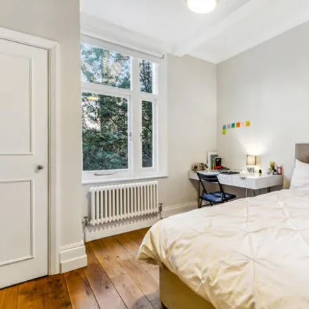 Image 5 - 114 Holland Road, London, W14 8BD, United Kingdom - Apartment for rent