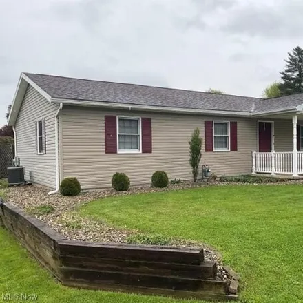 Buy this 3 bed house on 14 Hickory Street in South Zanesville, Muskingum County