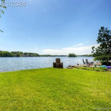 Image 7 - 1120 Lakeside Dr, Howell, Michigan, 48843 - House for sale