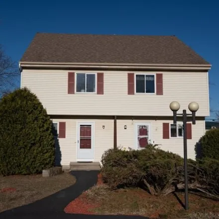 Buy this 2 bed condo on 8 Heights Road in Concord, NH 03301
