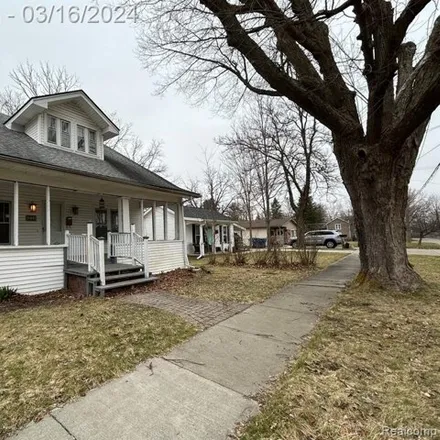 Buy this 4 bed house on 347 Oakland Street in Oakland County, MI 48442