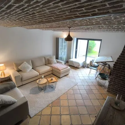 Rent this 5 bed apartment on Grand'Place 15 in 4280 Hannut, Belgium