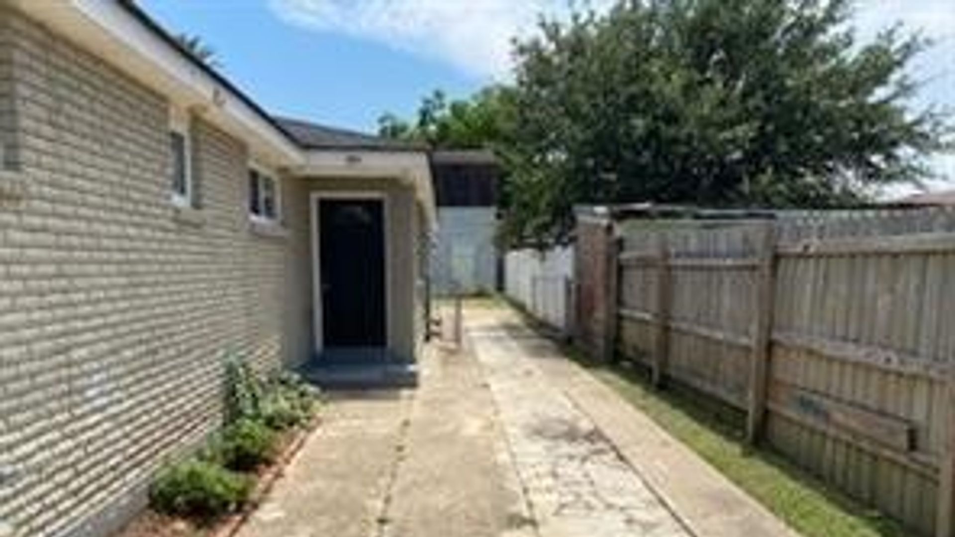 3 bedroom duplex at 8 Lyndell Court, Dauterive Trailer Park, Chalmette