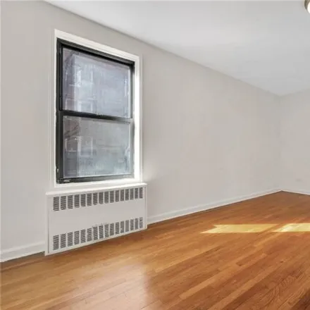 Image 7 - South View Apartments, 90-11 35th Avenue, New York, NY 11372, USA - Apartment for sale