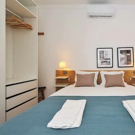 Rent this 2 bed apartment on Rua da Fundição de Oeiras in 2780-117 Oeiras, Portugal