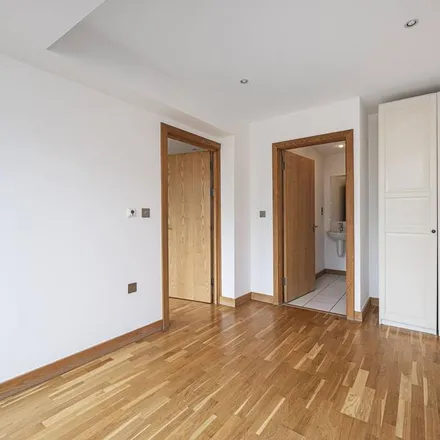 Image 5 - The Greenway, London, E3 2NX, United Kingdom - Apartment for rent