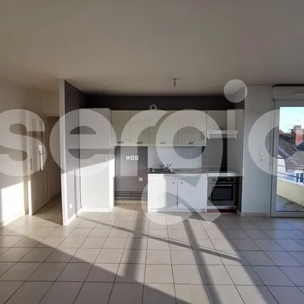 Rent this 3 bed apartment on 4 Rue Soufflot in 80090 Amiens, France