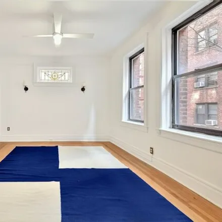 Image 2 - 35-45 82nd Street, New York, NY 11372, USA - Apartment for sale