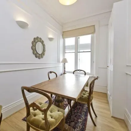 Image 4 - Old Court Place, London, London, W8 - Room for rent