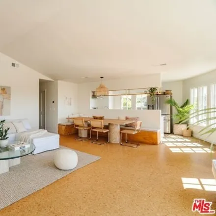 Image 5 - 4018 Cumberland Avenue, Los Angeles, CA 90027, USA - House for sale