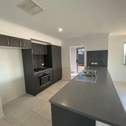 Image 5 - Magpie Drive, Tamworth NSW 2340, Australia - Apartment for rent