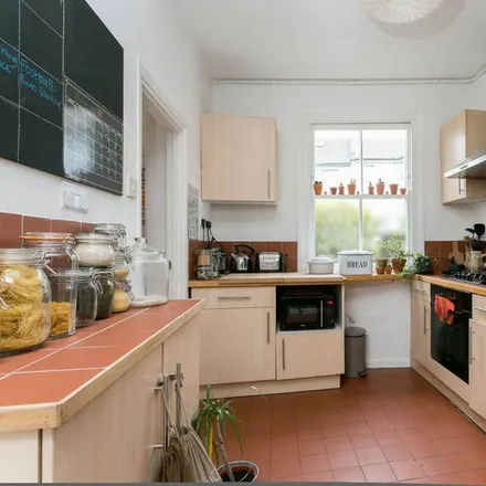 Rent this 4 bed house on 125 St John's Road in London, E17 4JH