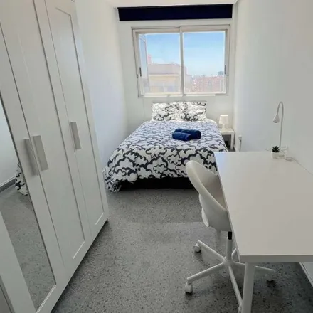 Rent this 7 bed room on Bakery & Burguer in Avinguda de Blasco Ibáñez, 29