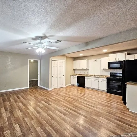 Image 5 - 1439 Hillview Avenue, Highland Park, New Braunfels, TX 78130, USA - Apartment for rent
