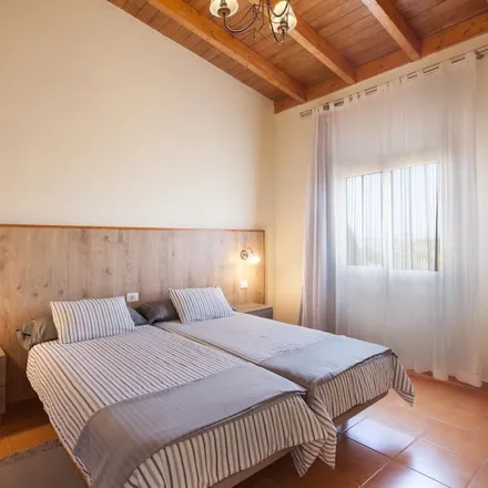 Rent this 2 bed house on Icod de los Vinos in Santa Cruz de Tenerife, Spain