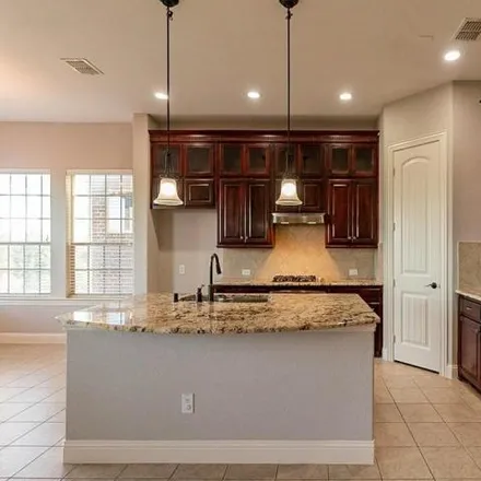 Image 4 - 539 Crown of Gold Drive, Lewisville, TX 75056, USA - House for sale