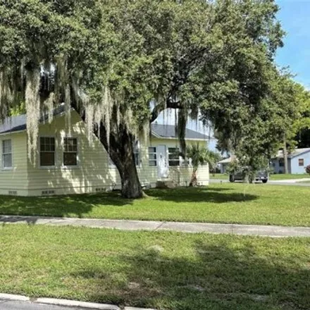 Buy this 5 bed house on 1752 Holly Road in Lakeland, FL 33801