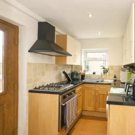 Image 7 - Sheffield Road, Chesterfield, S41 9EQ, United Kingdom - Townhouse for sale