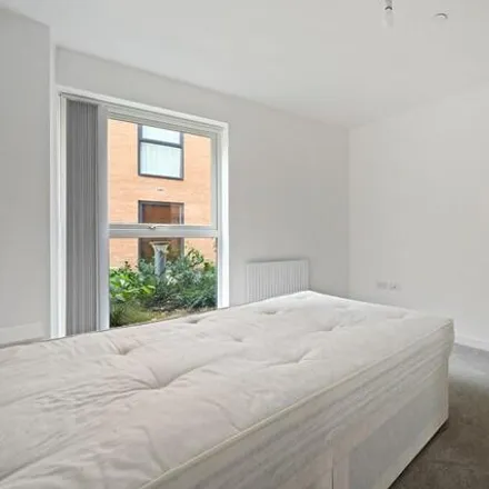 Image 4 - Western Avenue, London, W3 7EL, United Kingdom - Apartment for rent