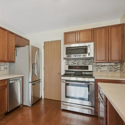 Image 4 - 2300 Highland Court, Schaumburg, IL 60194, USA - Condo for sale