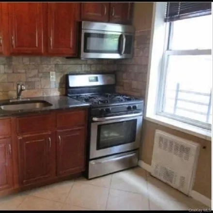 Image 3 - 615 Warburton Avenue, City of Yonkers, NY 10701, USA - Condo for sale