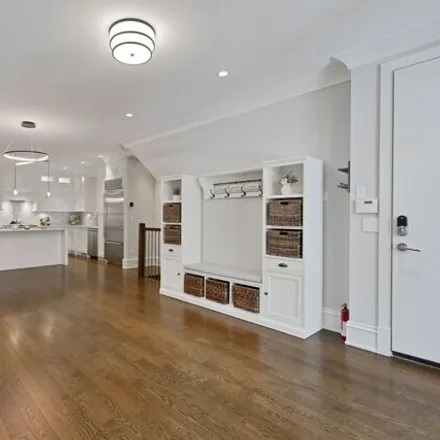 Image 5 - 837 West Buckingham Place, Chicago, IL 60657, USA - Condo for sale