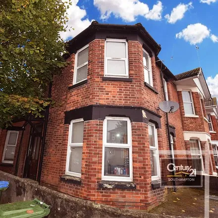 Rent this 5 bed duplex on 19 Sandhurst Road in Bedford Place, Southampton