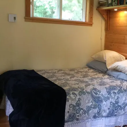 Rent this studio townhouse on Pender Island in BC V0N 2M2, Canada