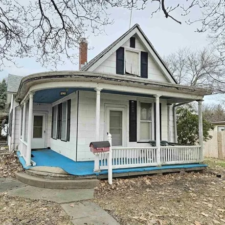Buy this 2 bed house on 1211 South Garfield Avenue in Burlington, IA 52601