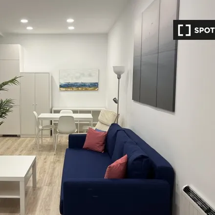 Rent this 2 bed apartment on Centro de Salud Espronceda in Calle de Espronceda, 24