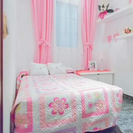 Rent this 3 bed room on Farmàcia Teruel Roca in Anna M., Carrer de la Igualtat