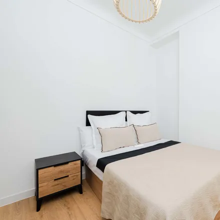 Rent this 7 bed room on Madrid in Calle de Blasco de Garay, 84