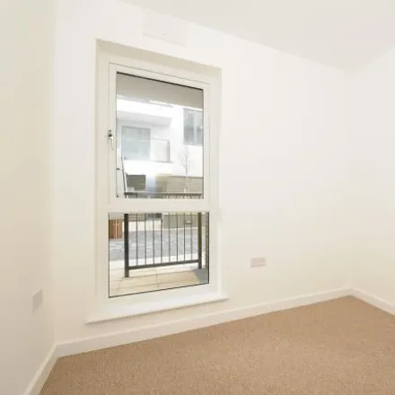 Image 5 - Bright Horizons, Station Approach, Horsell, GU22 7QL, United Kingdom - Apartment for rent