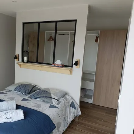 Rent this 1 bed apartment on 15130 Arpajon-sur-Cère