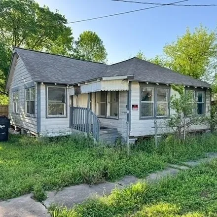 Buy this 2 bed house on 1439 Collier Street in Houston, TX 77023