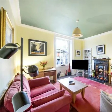 Image 2 - Allan Park, Stirling, FK8 2LT, United Kingdom - Apartment for sale