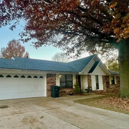 Buy this 3 bed house on 1107 Southeast 17th Street in Pryor Creek, OK 74361
