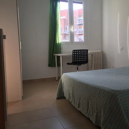 Image 4 - Calle Divino Vallés, 14, 28045 Madrid, Spain - Room for rent