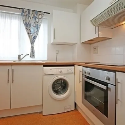 Image 3 - Sheldrick Close, London, SW19 2UQ, United Kingdom - Apartment for rent