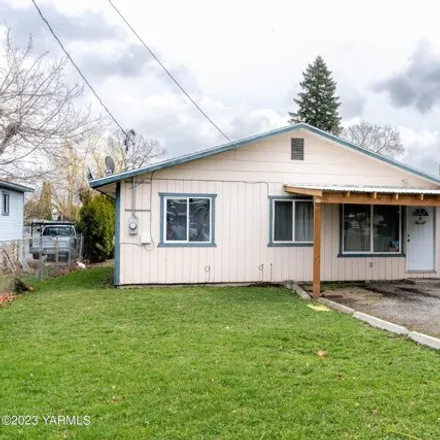 Buy this 2 bed house on 1029 North Naches Avenue in Yakima, WA 98901