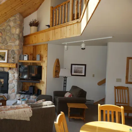 Image 2 - 7th Avenue, Two Harbors, MN 55616, USA - Loft for sale