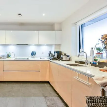 Image 3 - Hankins House, 20 Peartree Way, London, SE10 0HY, United Kingdom - Apartment for sale