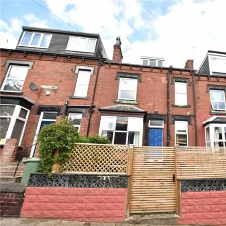 Buy this 2 bed townhouse on St Ann's Mount in Leeds, LS4 2PH