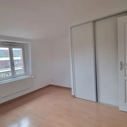 Rent this 4 bed apartment on 6bis Rue de Breteuil in 94100 Saint-Maur-des-Fossés, France