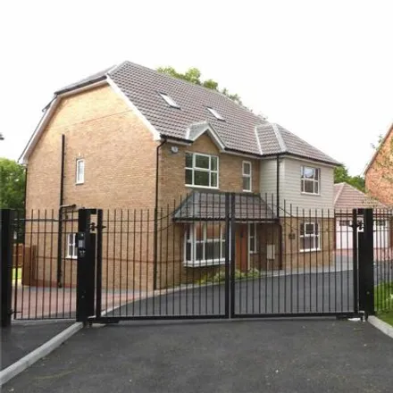 Buy this 5 bed house on Lee Chapel Lane in Basildon, SS16 5PW