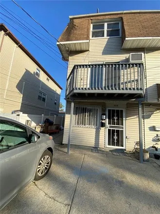 Rent this 1 bed townhouse on 329 Oder Avenue in New York, NY 10304