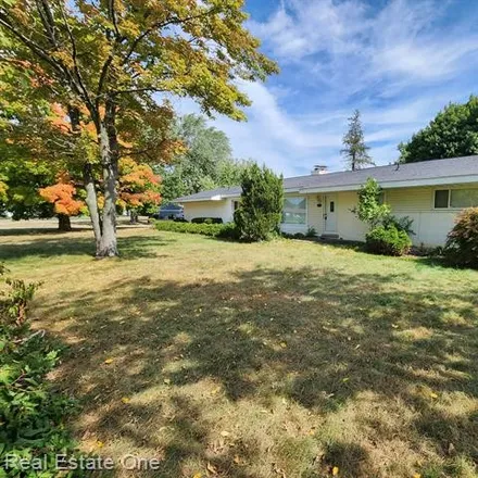 Image 1 - 7495 North Briarcliff Knoll Drive, West Bloomfield Township, MI 48322, USA - House for rent
