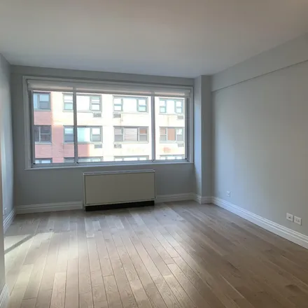 Image 3 - 2nd Ave E 51st St, Unit 2F - Apartment for rent